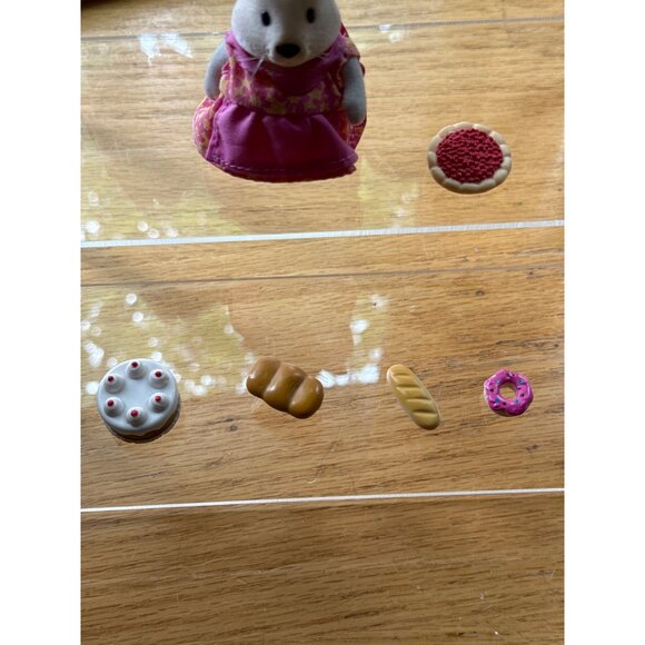 Calico Critters Sylvanian Families Rabbit Family Figures With Accessories - Picture 5 of 8